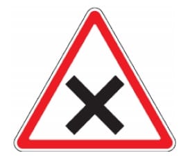 Lygiareikšmių kelių sankryža